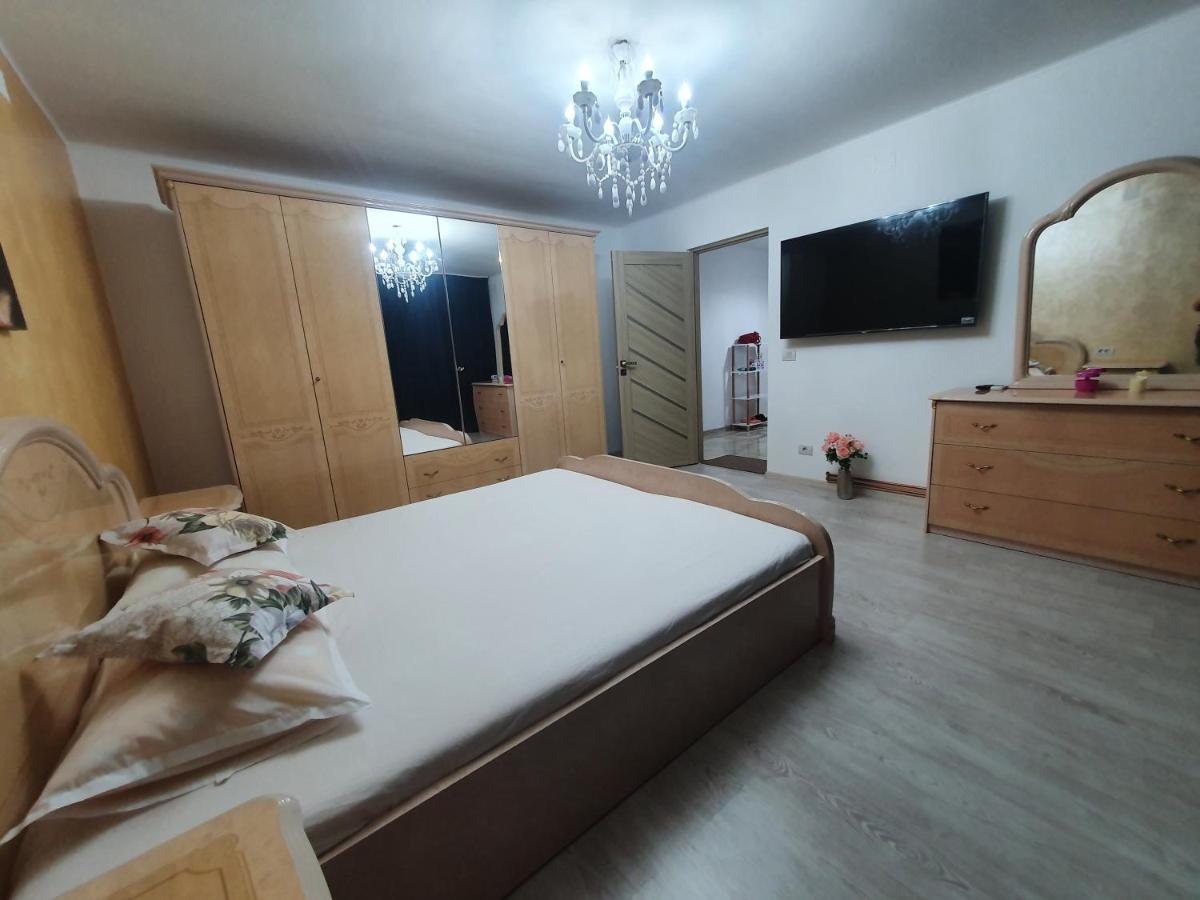 Kriss Apartment Luxury Târgu Jiu Eksteriør bilde